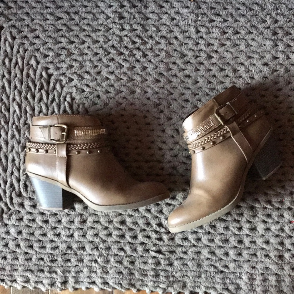 Sugar brand. Size 11. Hardly worn!